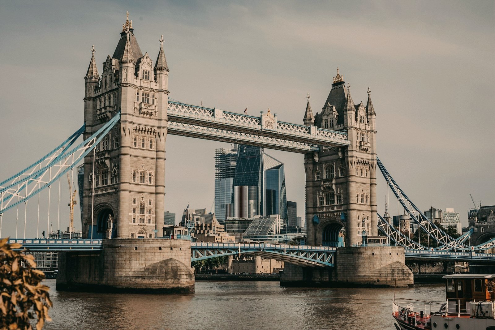 Tower Bridge with the City skyline behind — Chauffeur in Greenwich — P5 Chauffeurs