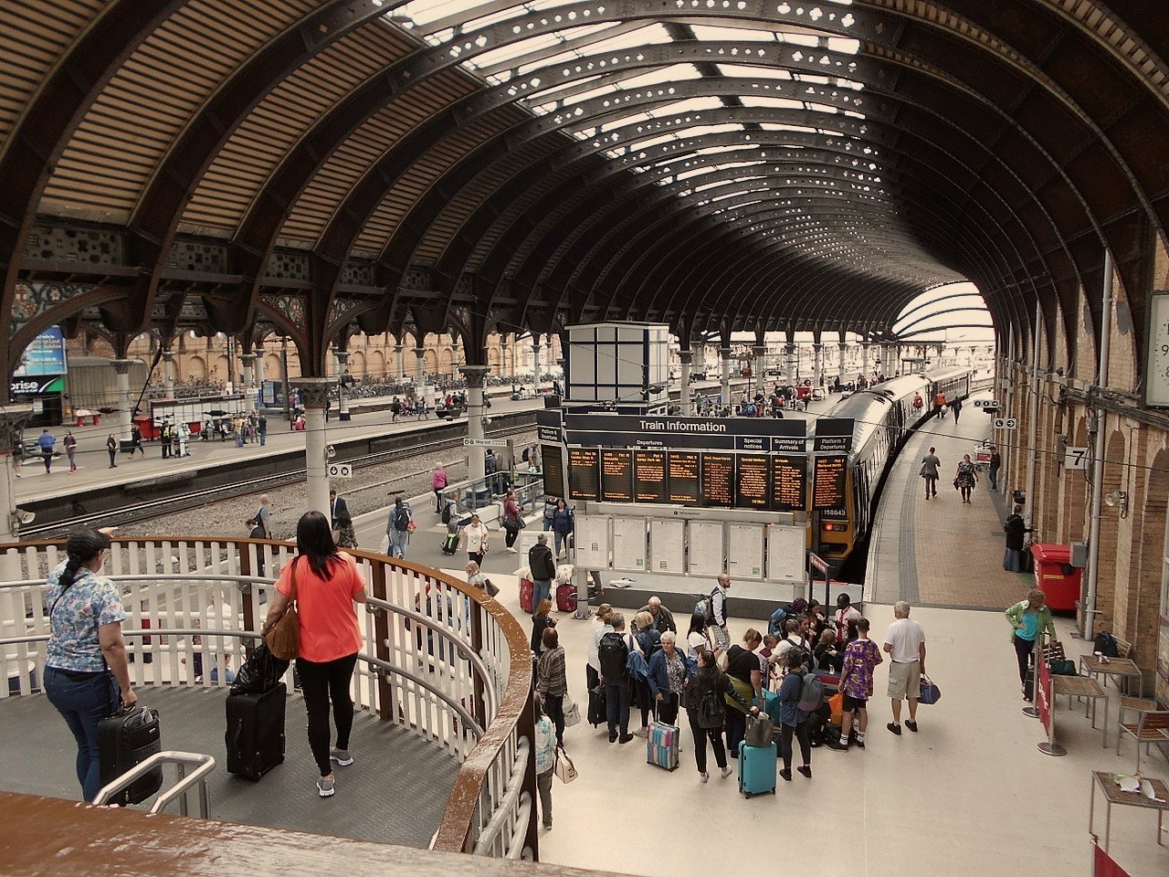 The curved Victorian trainshed of York railway station — London Euston — P5 Chauffeurs